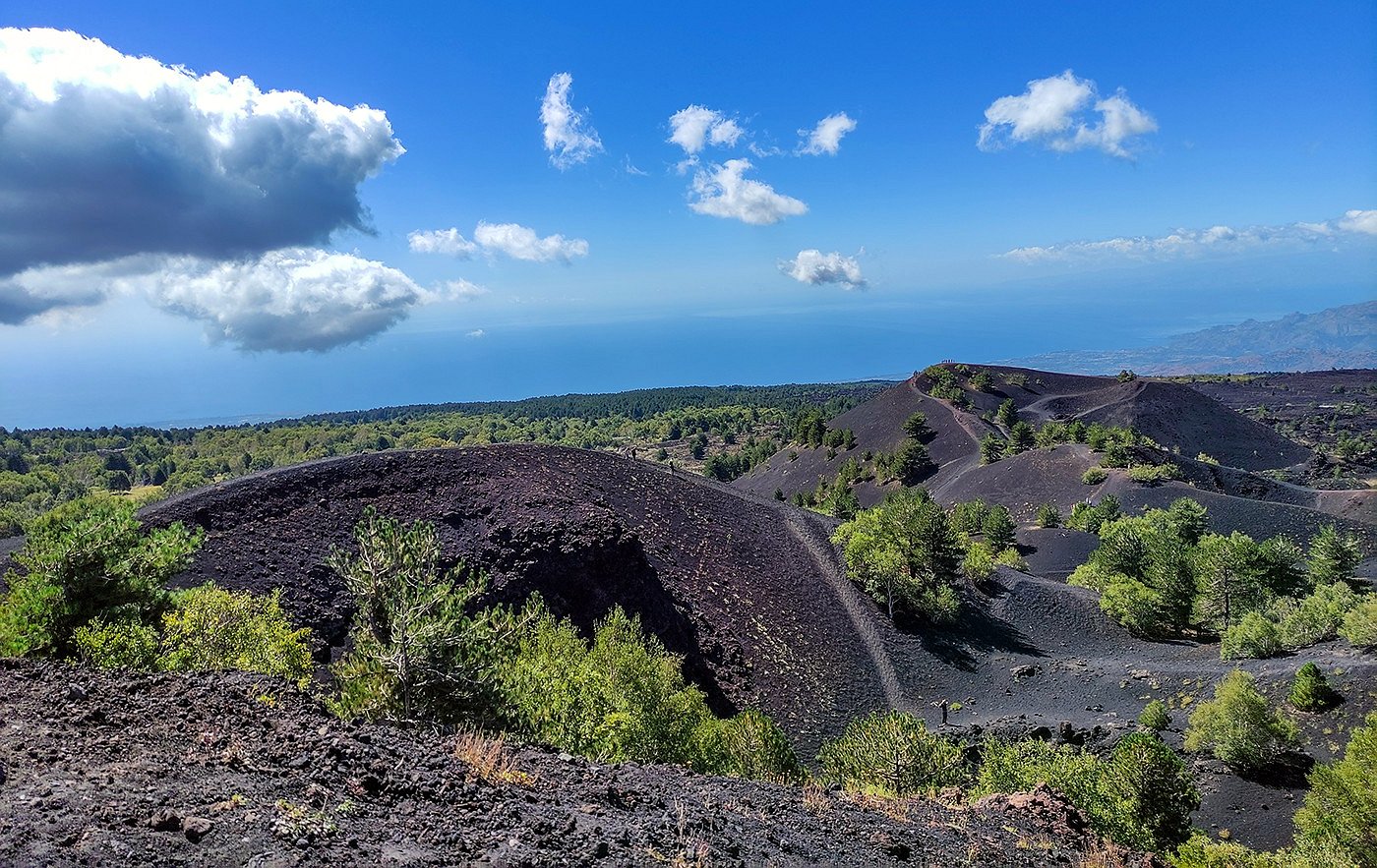 Cratere spento dei Crateri Silvestri sul versante sud dell’Etna